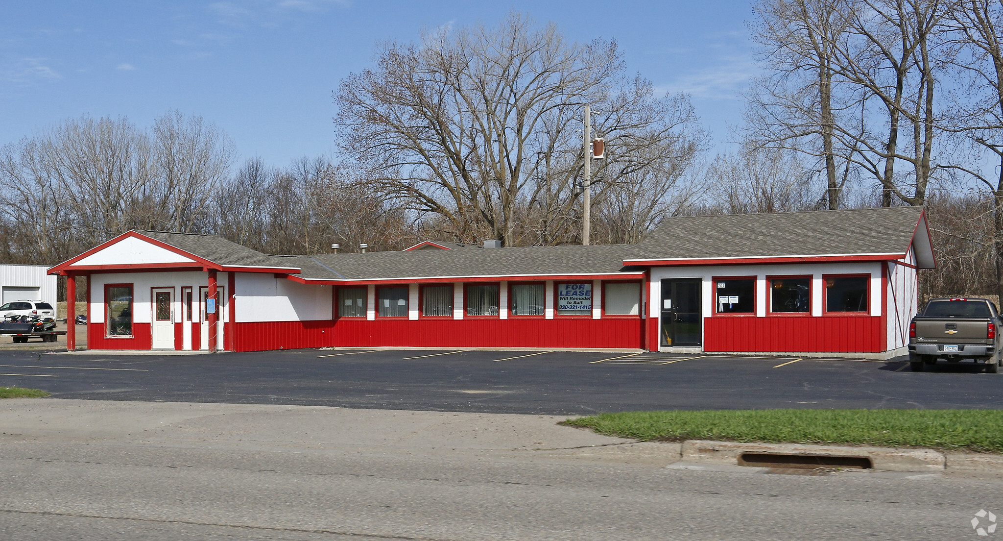 701 W Highway 212, Montevideo, MN à louer Photo principale– Image 1 sur 5