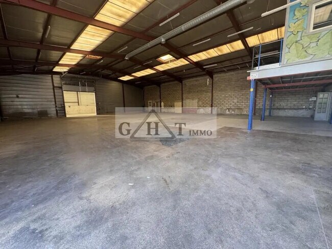 Plus de détails pour Bureau, Industriel/Logistique à louer