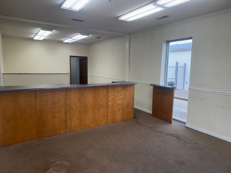 3145 E Andrew Johnson Hwy, Greeneville, TN à louer - Photo de l’immeuble – Image 3 sur 18