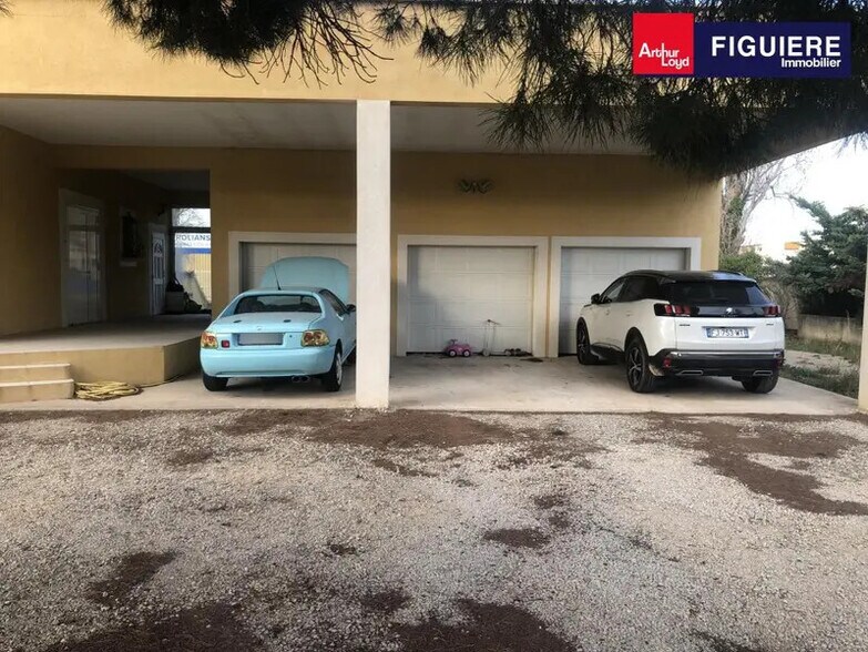 Local commercial dans Istres à vendre - Photo de l’immeuble – Image 3 sur 15