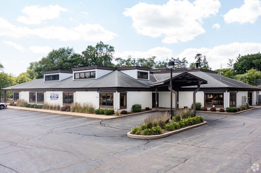 2210 Dean St, St Charles, IL à louer - Photo principale – Image 1 sur 27