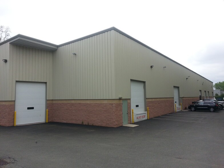 8 Petra Ln, Albany, NY à louer - Photo de l’immeuble – Image 2 sur 2