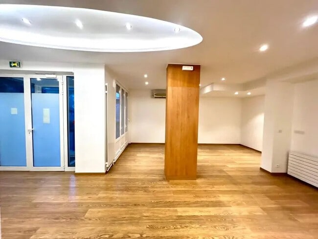 Plus de détails pour Local commercial à vendre