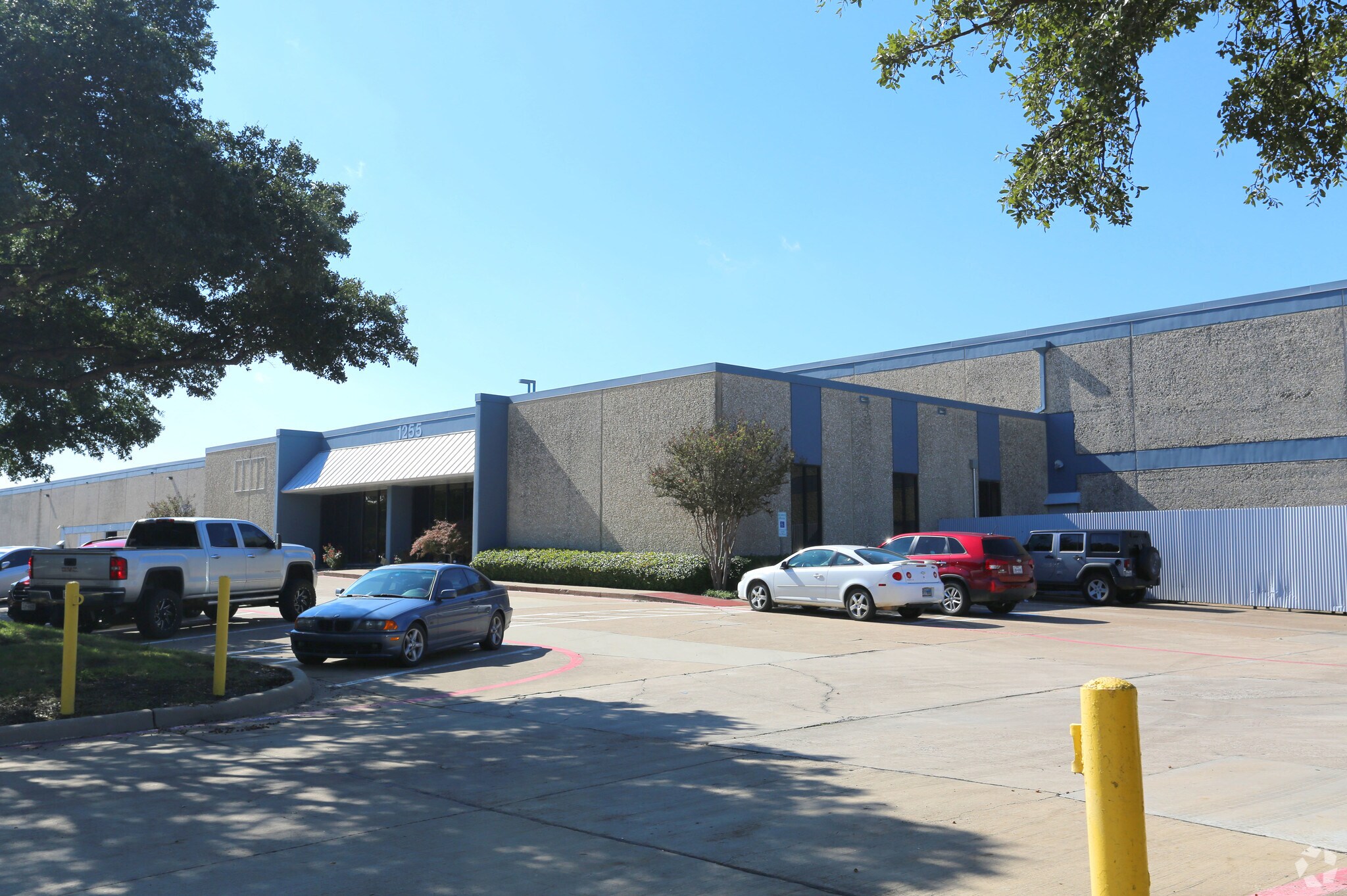 1255 Champion Cir, Carrollton, TX à louer Photo principale– Image 1 sur 8