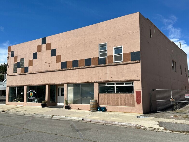 705 Cottage St, Susanville, CA à vendre - Photo de l’immeuble – Image 2 sur 14