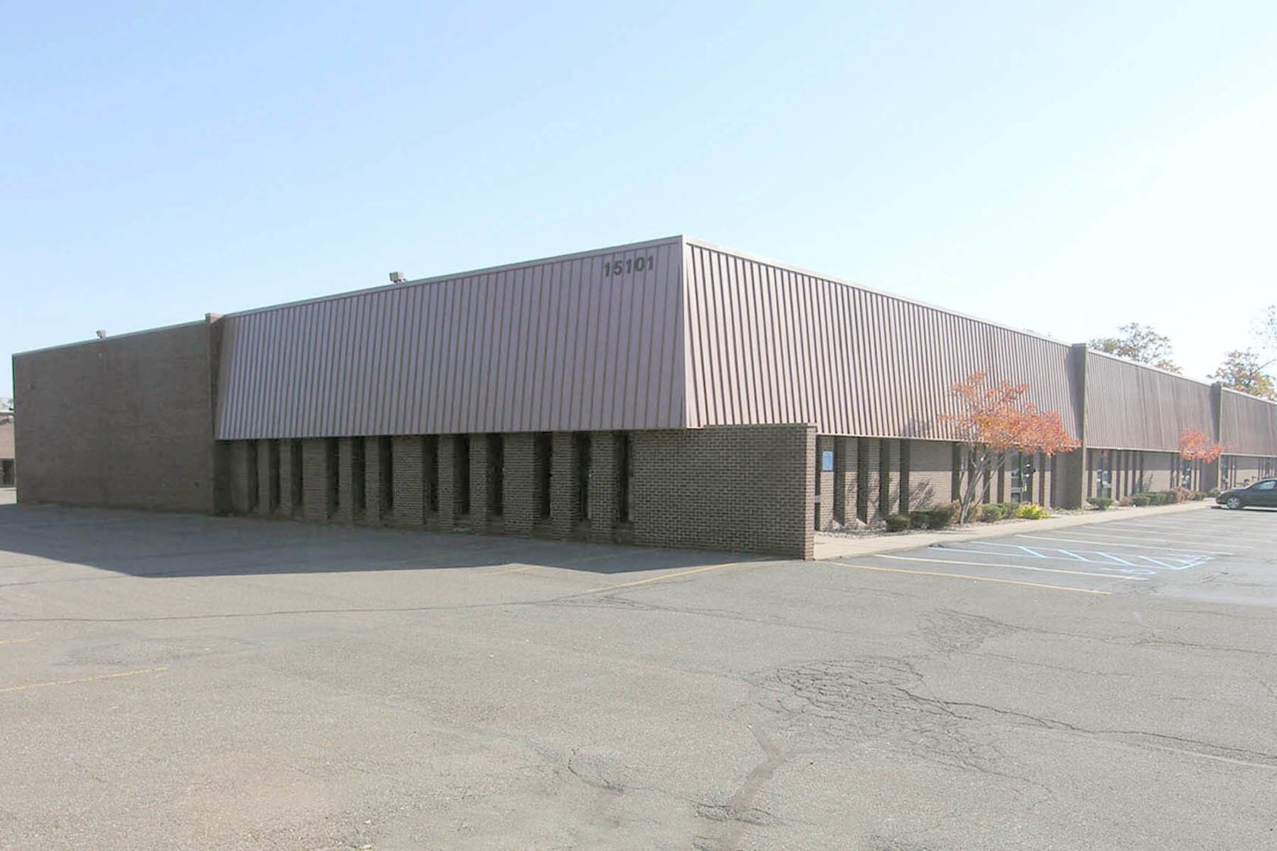15101 Century Dr, Dearborn, MI à louer Photo principale– Image 1 sur 3