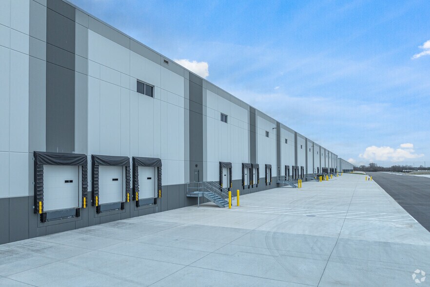 901 E Laraway Rd, Joliet, IL à louer - Photo de l’immeuble – Image 2 sur 5