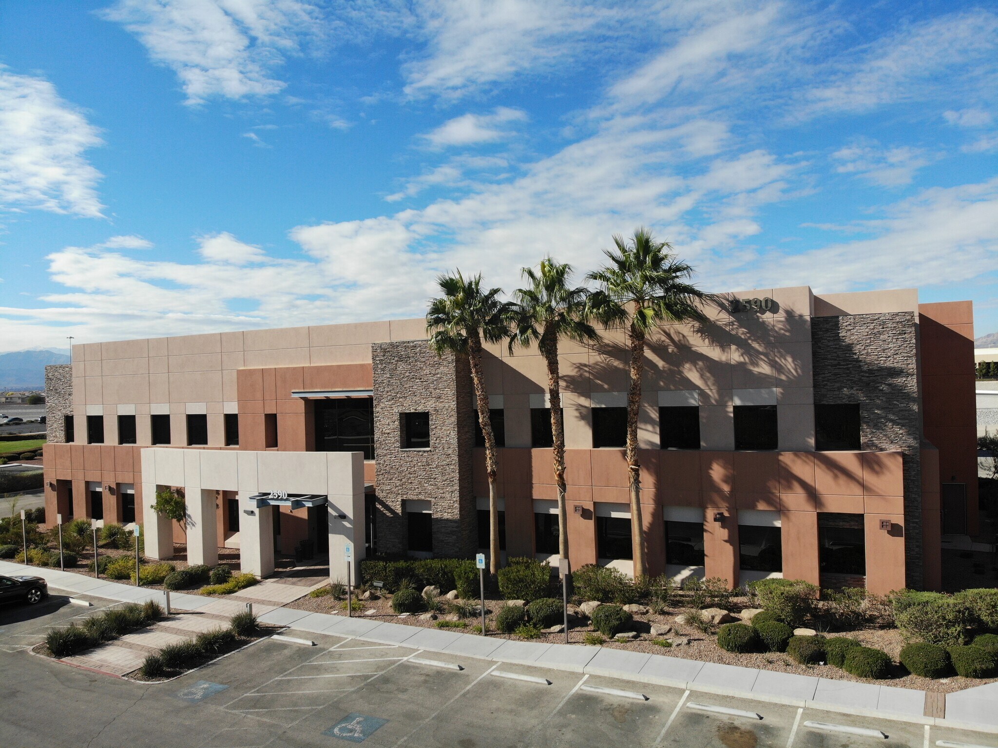 2590 Nature Park Dr, North Las Vegas, NV à louer Photo de l’immeuble– Image 1 sur 8