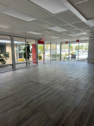 Plus de détails pour 3000 E Commercial Blvd, Fort Lauderdale, FL - Local commercial à louer