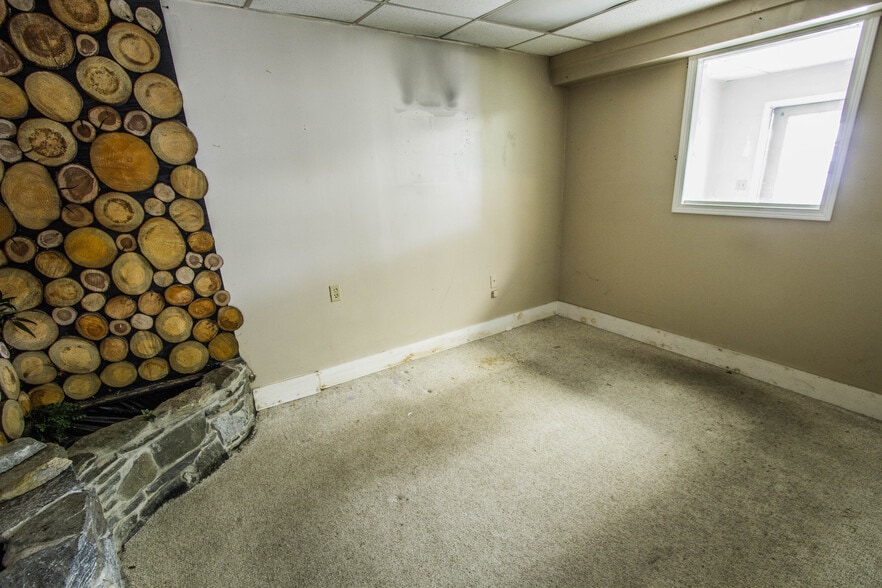 32 Worcester Rd, Charlton, MA à louer - Photo intérieure – Image 3 sur 8