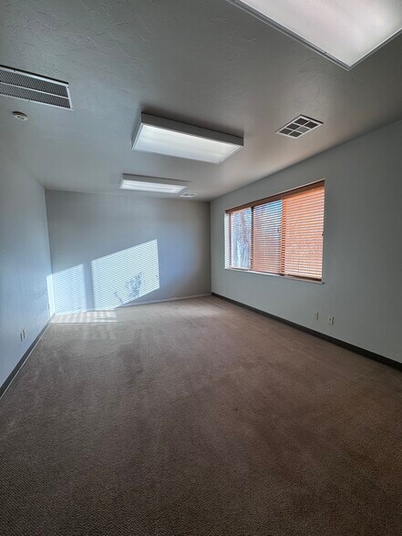 1448 N Mustang Rd, Mustang, OK à louer - Photo de l’immeuble – Image 2 sur 13