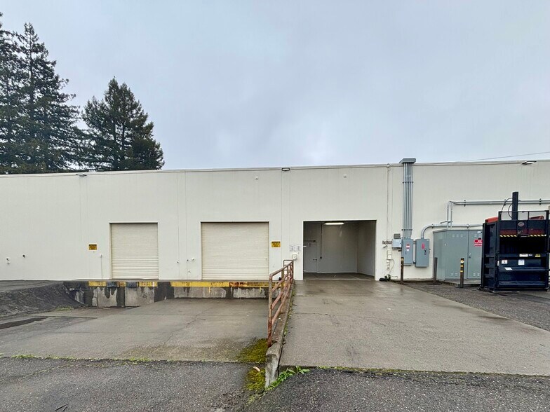 250 Dutton Ave, Santa Rosa, CA à louer - Photo de l’immeuble – Image 2 sur 7