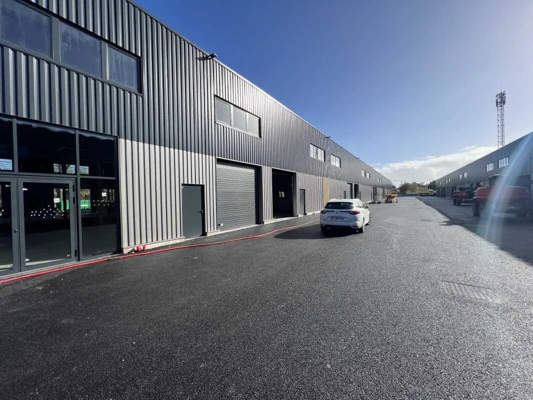 77 Ter Avenue De La Libération, Ambarès-et-Lagrave à louer Photo de l’immeuble– Image 1 sur 10