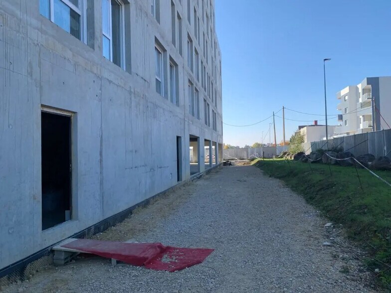 Local commercial dans Saint-Apollinaire à louer - Photo de la construction – Image 3 sur 9