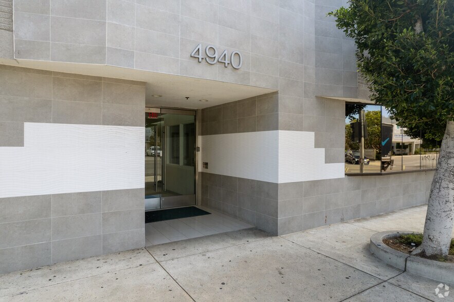 4940 Van Nuys Blvd, Sherman Oaks, CA à louer - Photo de l’immeuble – Image 2 sur 22