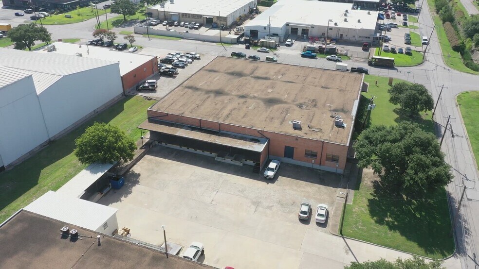 8408 Chancellor Row, Dallas, TX à louer - Vidéo sur l’annonce professionnelle – Image 2 sur 14