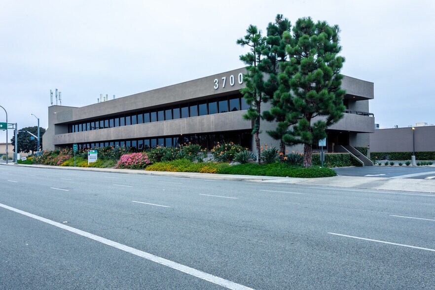 3700 Campus Dr, Newport Beach, CA à louer - Photo de l’immeuble – Image 3 sur 12