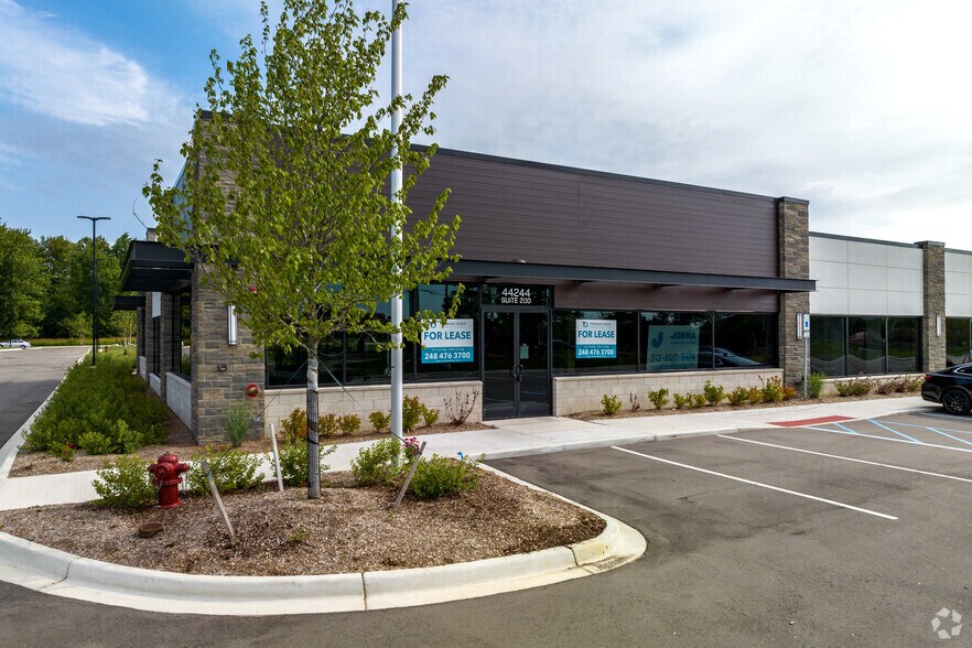 44244-44284 W 12 Mile Rd, Novi, MI à louer - Photo de l’immeuble – Image 3 sur 17