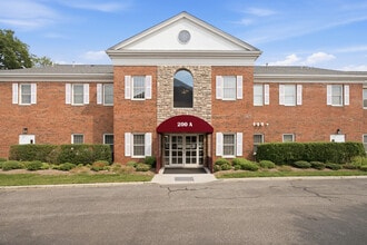 200 W Main St, Babylon, NY à louer Photo intérieure– Image 1 sur 56