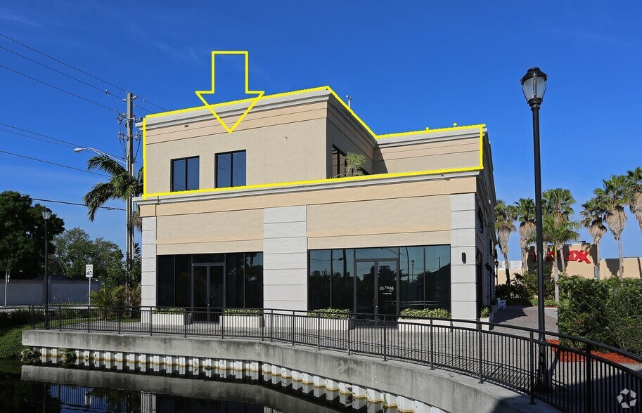 2089 Indian River Blvd, Vero Beach, FL à louer - Photo de l’immeuble – Image 3 sur 13