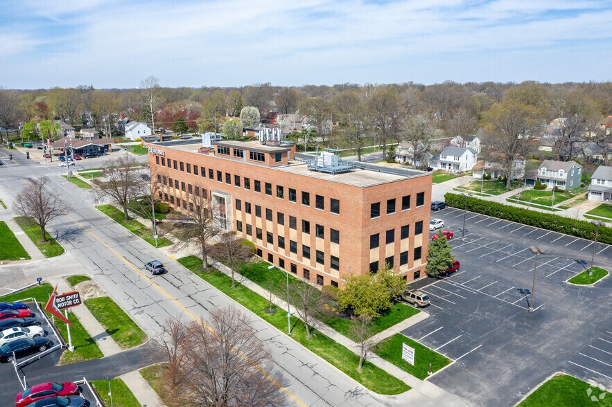222 W Gregory Blvd, Kansas City, MO à louer - Photo de l’immeuble – Image 2 sur 8