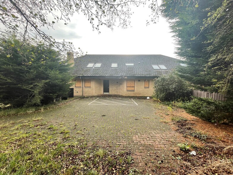 Colston Rd, Airdrie à vendre - Photo principale – Image 1 sur 24