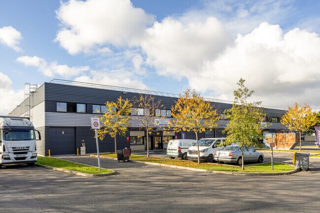 Plus de détails pour 17 Rue Henri Becquerel, Aulnay-sous-Bois - Local d'activités à louer