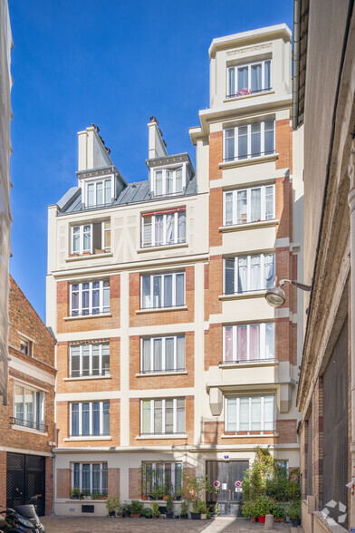 Immeuble residentiel dans Paris à vendre - Photo principale – Image 1 sur 1