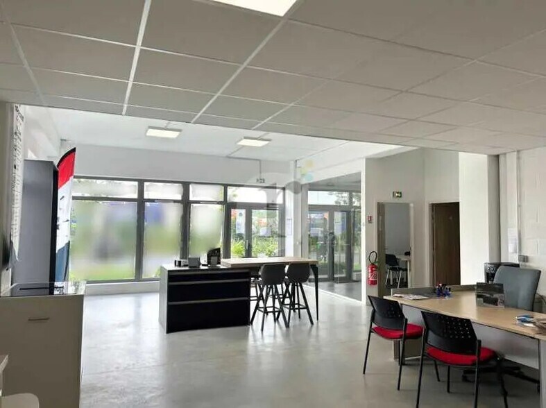 Bureau dans Lesquin à louer - Photo de l’immeuble – Image 3 sur 5