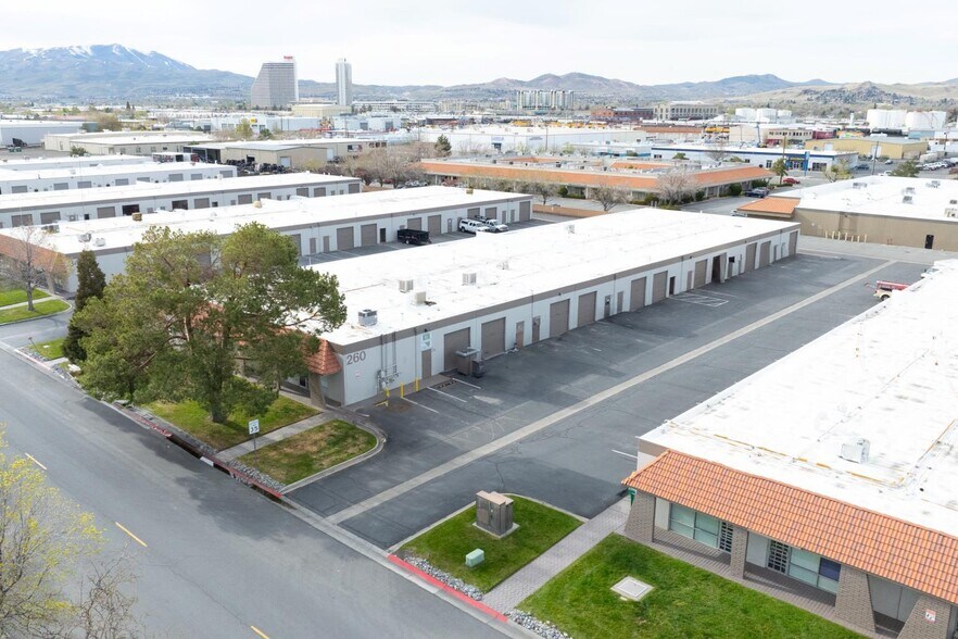 240 Freeport Blvd, Sparks, NV à louer - Photo de l’immeuble – Image 2 sur 14