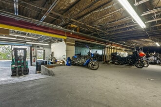 8 Industrial Ln, New Rochelle, NY à vendre Photo intérieure– Image 2 sur 3