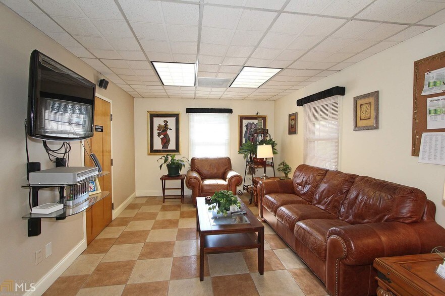2760 Pleasantwood Dr, Decatur, GA à louer - Photo intérieure – Image 3 sur 31