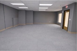 55 Douglas Pike, Smithfield, RI à louer Photo intérieure– Image 2 sur 2