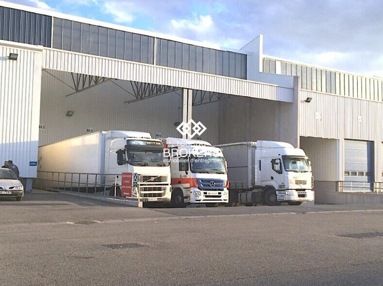 Industriel/Logistique dans Nîmes à louer - Photo de l’immeuble – Image 2 sur 3