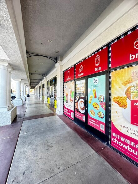 3999 S Las Vegas Blvd, Las Vegas, NV à louer - Photo de l’immeuble – Image 3 sur 6