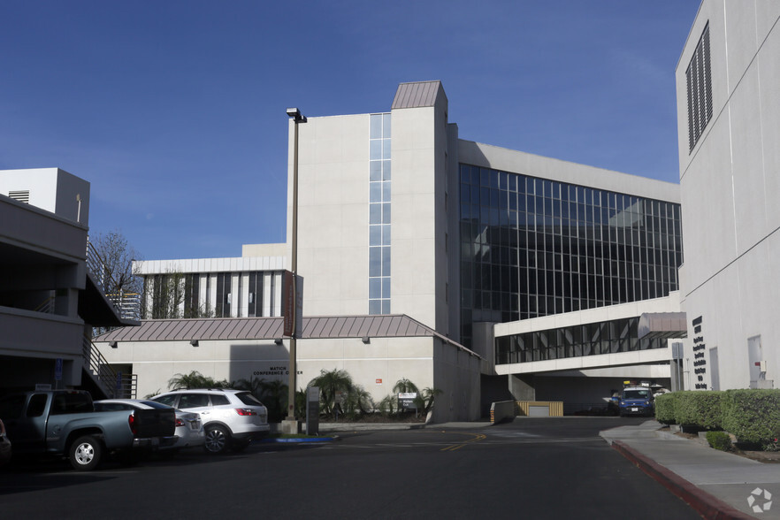 401 E Highland Ave, San Bernardino, CA à louer - Photo de l’immeuble – Image 3 sur 5