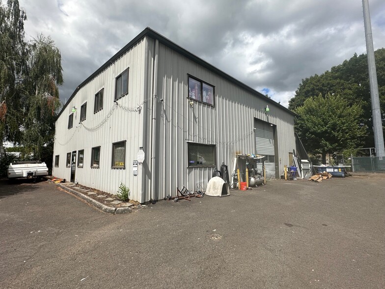 17437 SE Kendall Ct, Portland, OR à vendre - Photo de l’immeuble – Image 1 sur 4