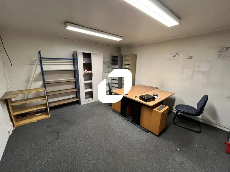 Local d’activités dans Lens à louer - Photo de l’immeuble – Image 2 sur 14