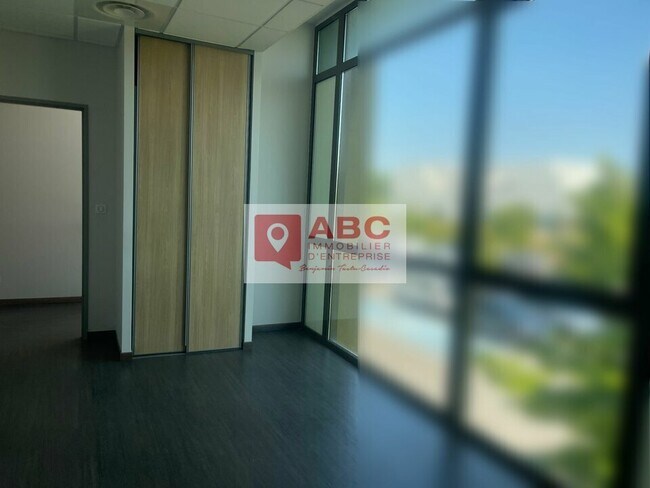 Plus de détails pour Bureau à louer
