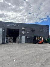 2376-2380 NW 21st Ter, Miami, FL à louer Photo intérieure– Image 2 sur 19