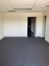 21029 Itasca St, Chatsworth, CA à louer Photo intérieure– Image 2 sur 5