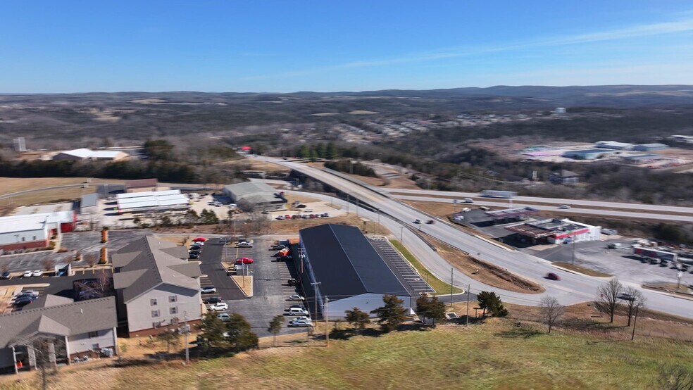 201 Blue Sky ln, Hollister, MO à louer - Vidéo sur l’annonce professionnelle – Image 2 sur 23