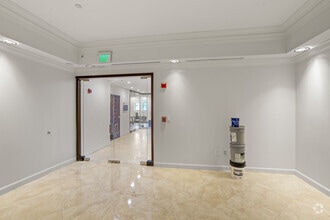 420 Royal Palm Way, Palm Beach, FL à louer Photo intérieure– Image 2 sur 12