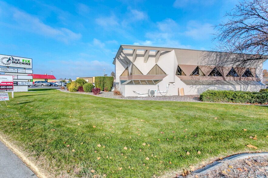 3030 W Clearwater Ave, Kennewick, WA à louer - Photo de l’immeuble – Image 3 sur 4