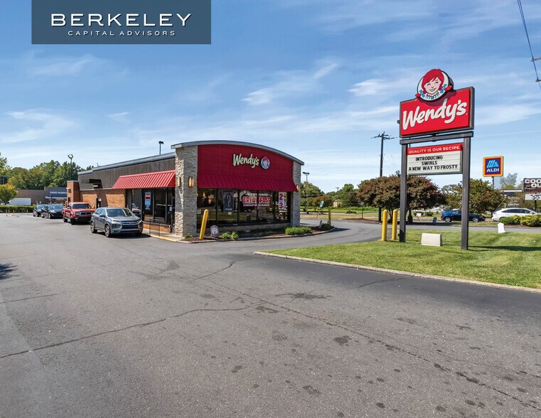 6500 Albemarle Rd, Charlotte, NC à vendre - Photo de l’immeuble – Image 1 sur 4