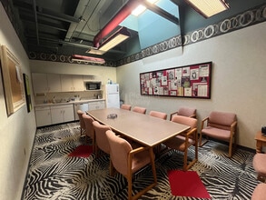 701 S Broadway St, Akron, OH à louer Photo intérieure– Image 2 sur 5