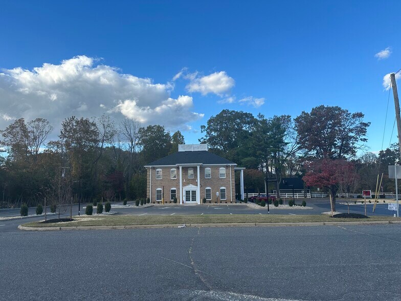 440 State Route 34, Colts Neck, NJ à louer - Photo de l’immeuble – Image 2 sur 9