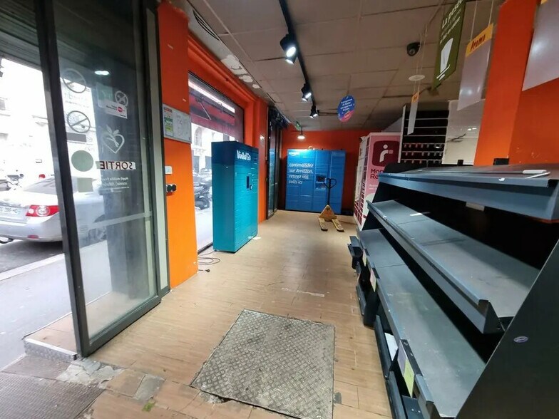 Local d’activités dans Paris à louer - Photo de l’immeuble – Image 2 sur 8