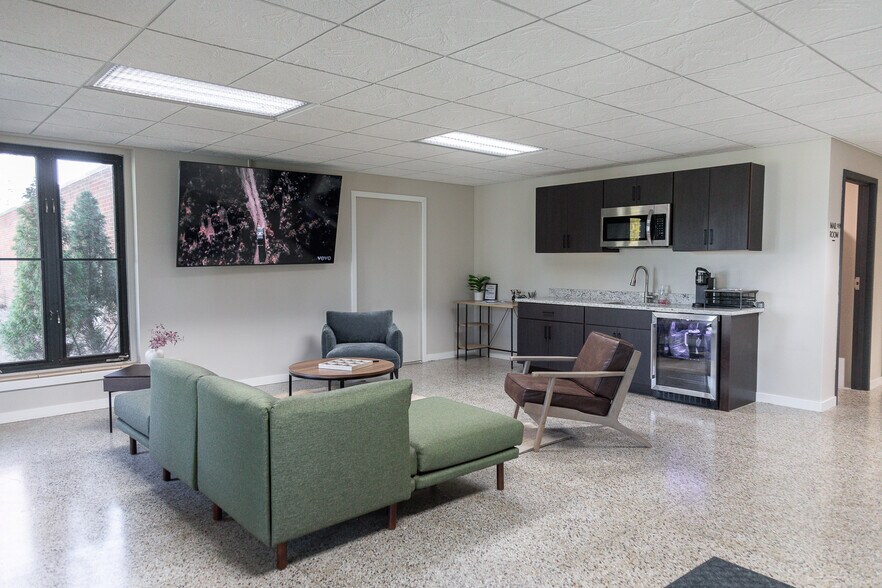 810 Memorial Dr, Chilton, WI à vendre - Photo de l’immeuble – Image 2 sur 17