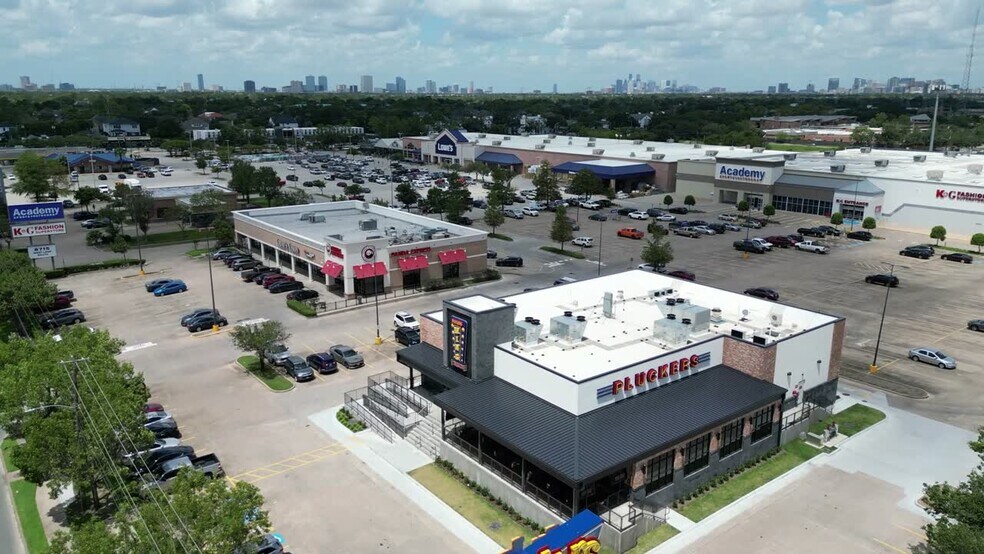 8715 West Loop S, Houston, TX à louer - Vidéo sur l’annonce professionnelle – Image 2 sur 12